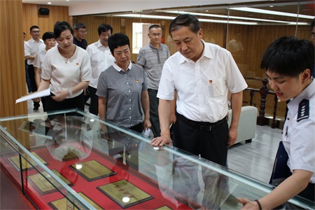 集团纪委书记王保月莅临郑州分公司开展“不忘初心、牢记使命”主题调研活动 (4)33.jpg