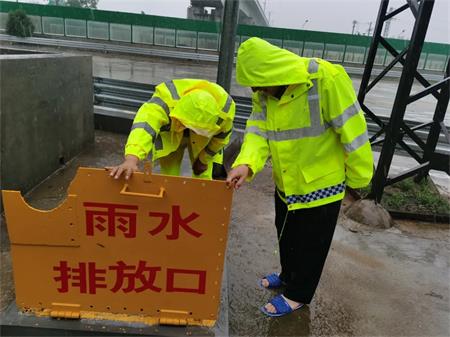 争分夺秒，排除隐患！2.jpg